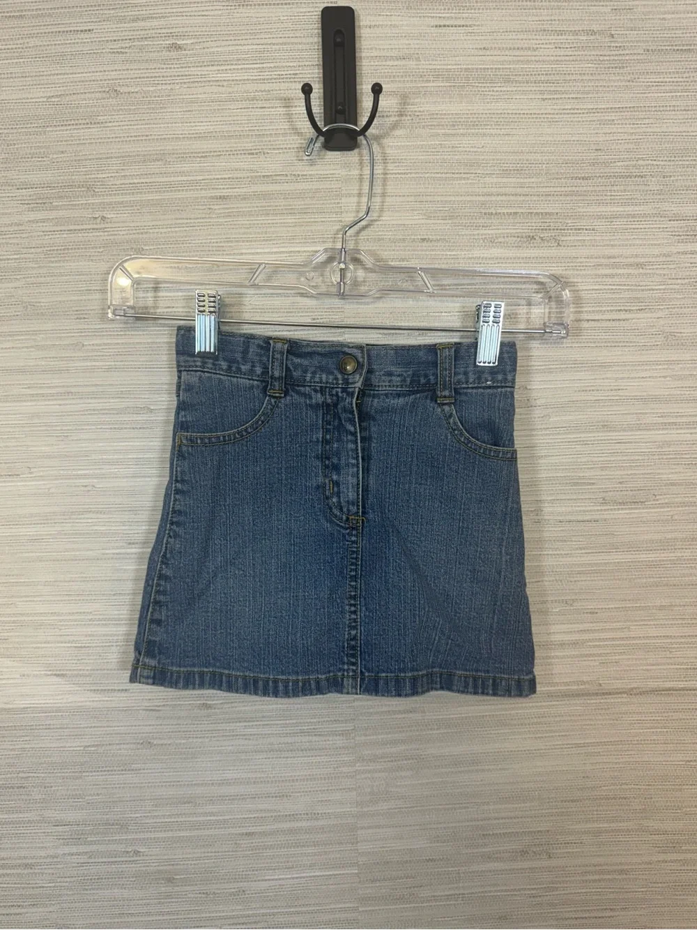 Girl’s Gymboree Strawberry Embroidered Denim Skirt Size 5 Slim